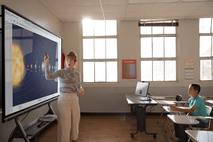 Kết hợp giữa Giáo dục truyền thống và hiện đại: Làm sao để cân bằng?