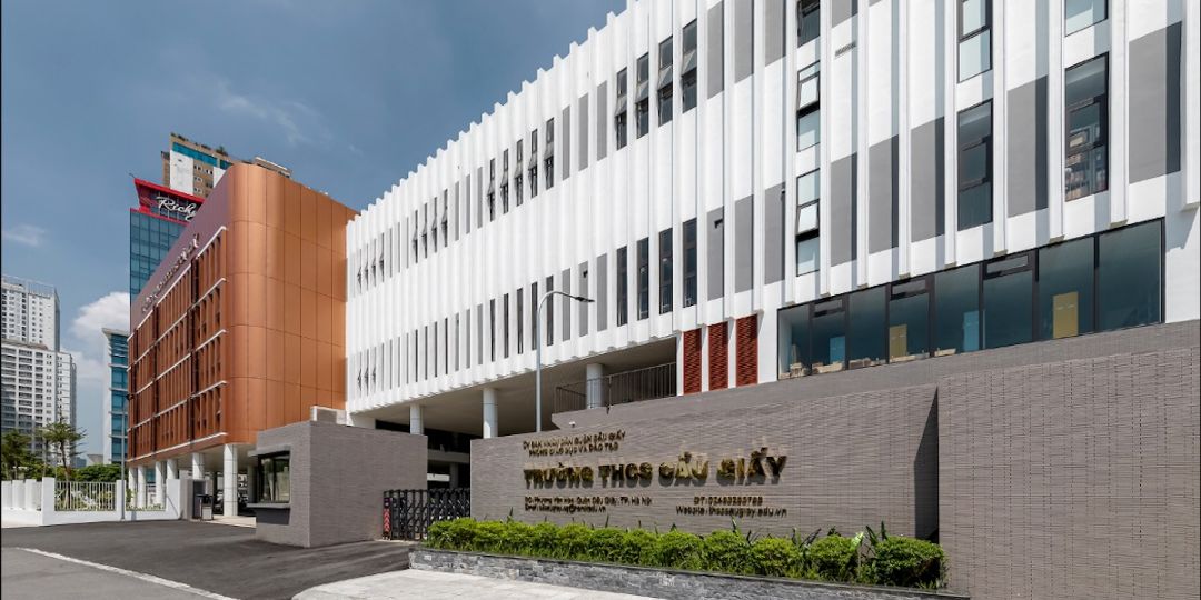 Trường THCS Chất lượng cao (CLC) là gì? Có nên cho con học trường CLC?