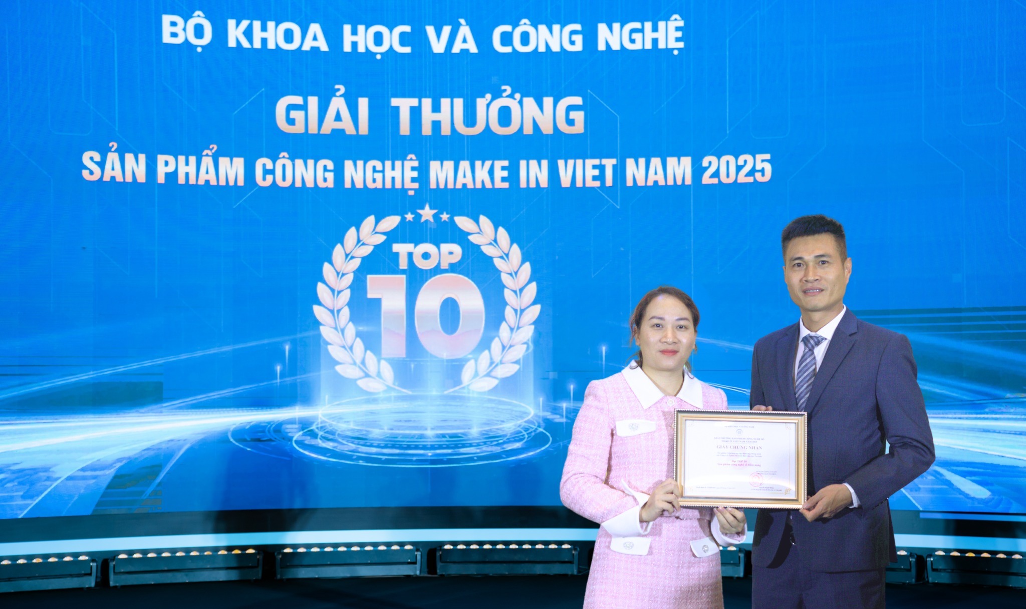 NAVIEDU CHINH PHỤC TOP 10 GIẢI THƯỞNG MAKE IN VIET NAM 2025